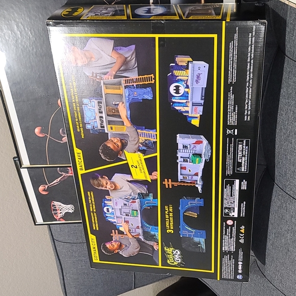 Spinmaster DC Batman  3 in 1 Batcave - Picture 2 of 2